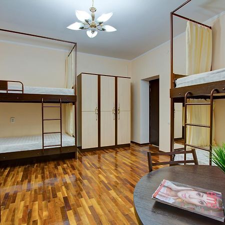 Centre Hostel Бишкек Екстериор снимка