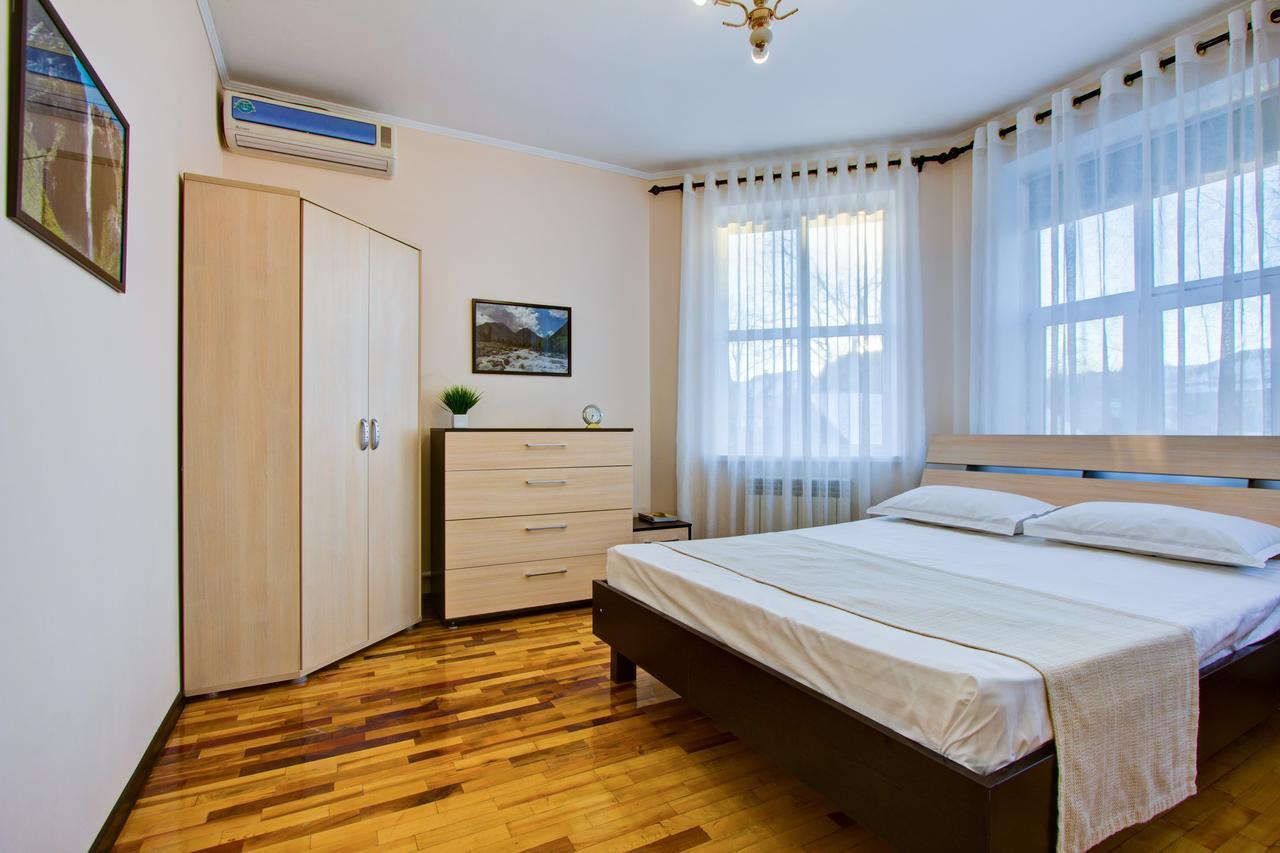 Centre Hostel Бишкек Екстериор снимка