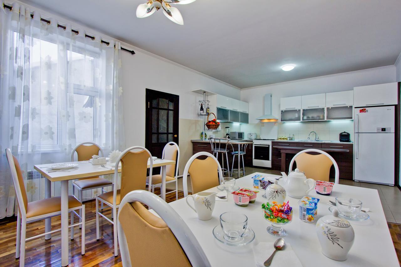 Centre Hostel Бишкек Екстериор снимка