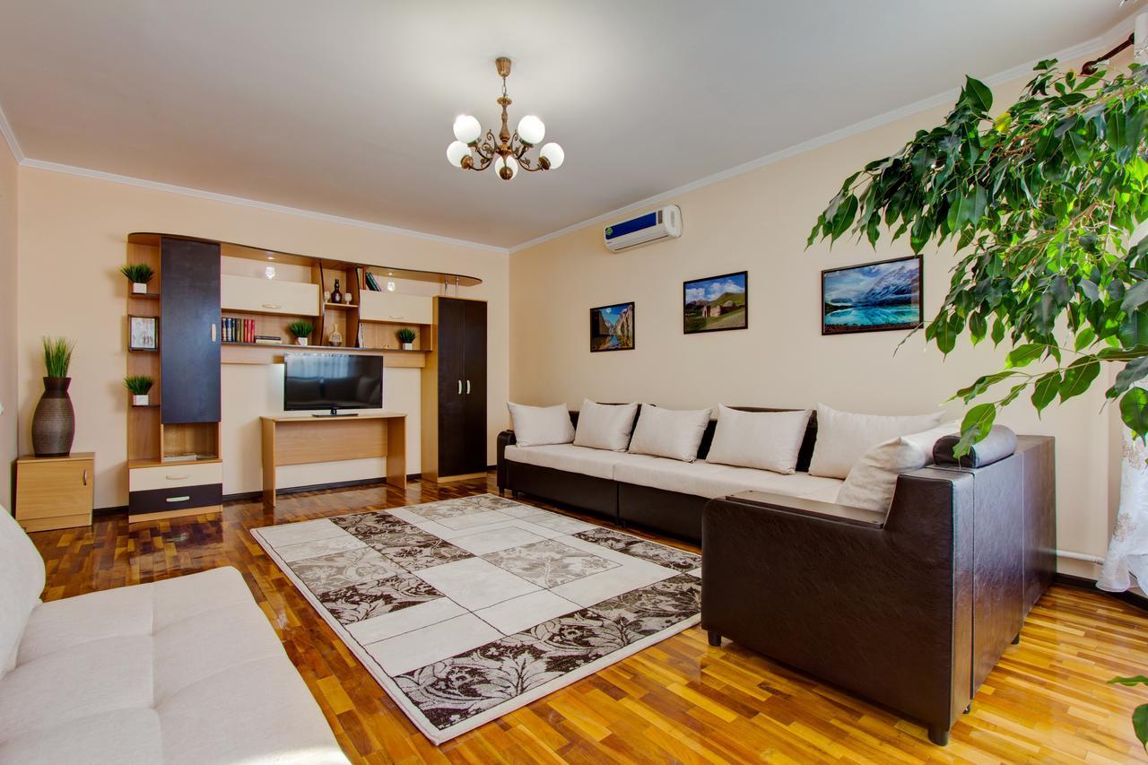 Centre Hostel Бишкек Екстериор снимка