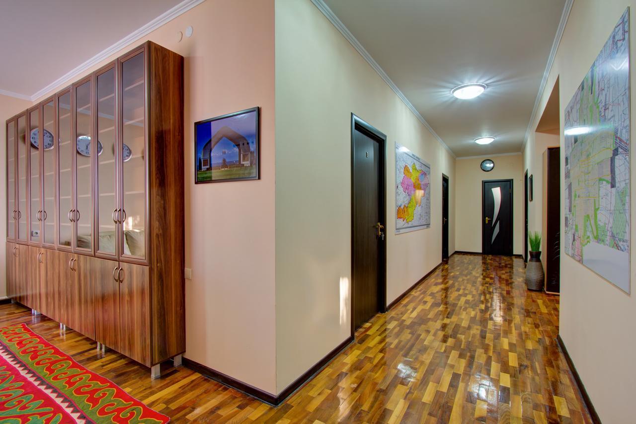 Centre Hostel Бишкек Екстериор снимка