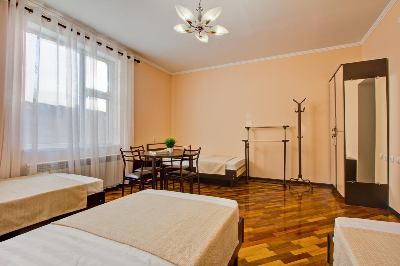 Centre Hostel Бишкек Екстериор снимка