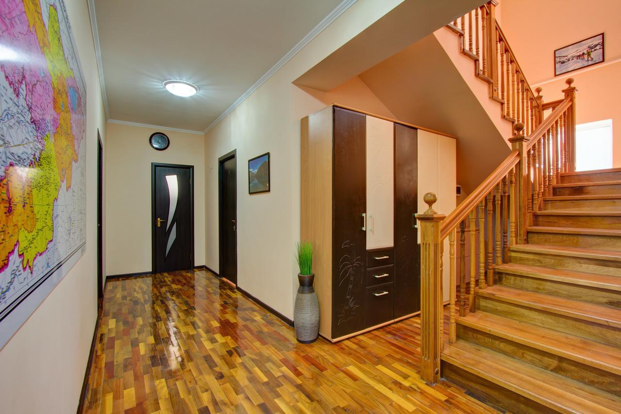 Centre Hostel Бишкек Екстериор снимка
