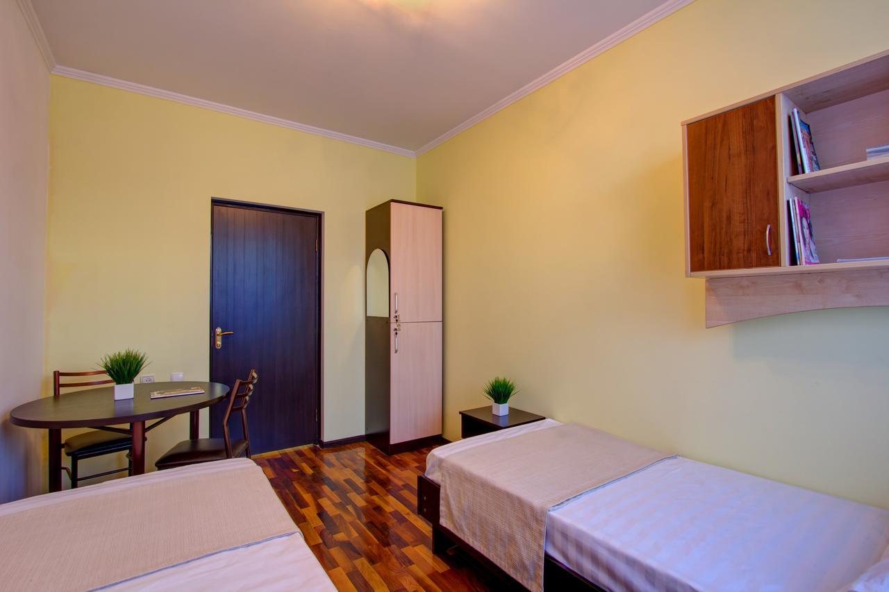 Centre Hostel Бишкек Екстериор снимка