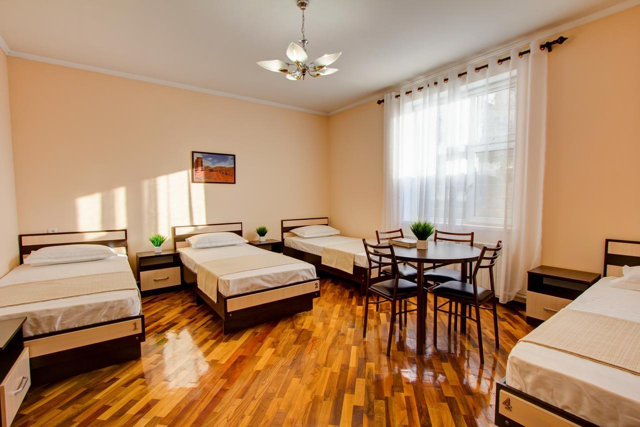 Centre Hostel Бишкек Екстериор снимка