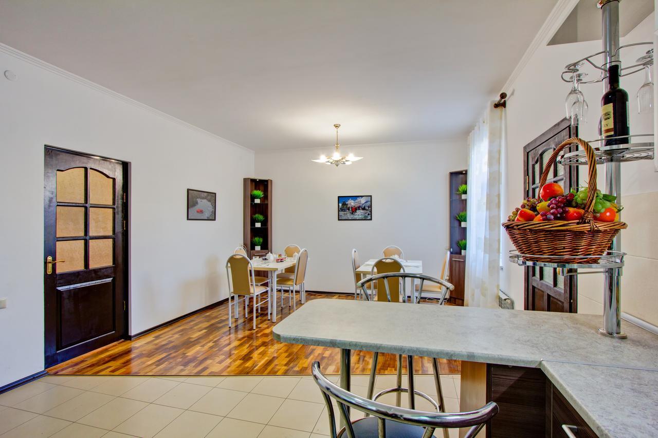 Centre Hostel Бишкек Екстериор снимка